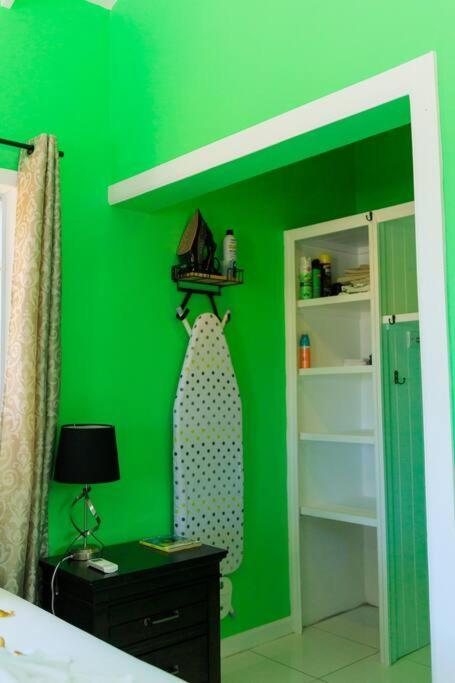 Maggie'S Inn Soufriere Exterior photo