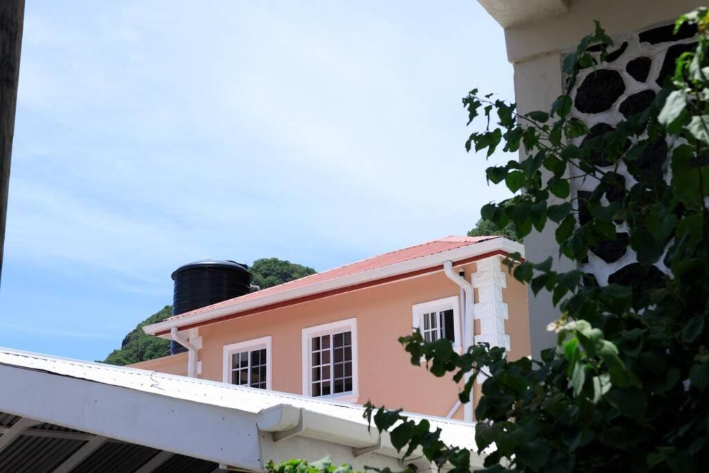 Maggie'S Inn Soufriere Exterior photo