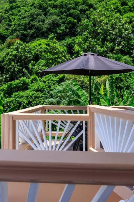 Maggie'S Inn Soufriere Exterior photo
