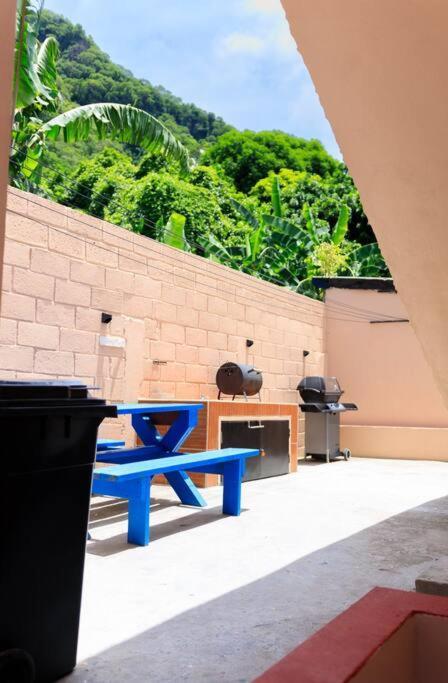 Maggie'S Inn Soufriere Exterior photo