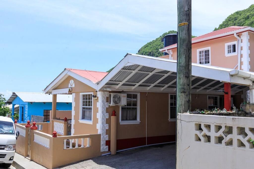 Maggie'S Inn Soufriere Exterior photo